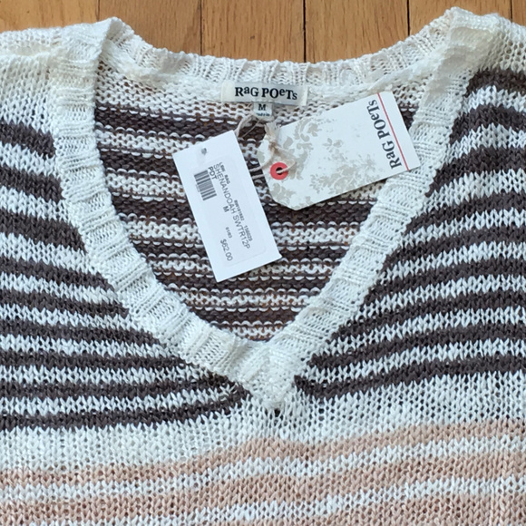 Stylish Long Sleeve V -Neck Brand New - Picture 2 of 3